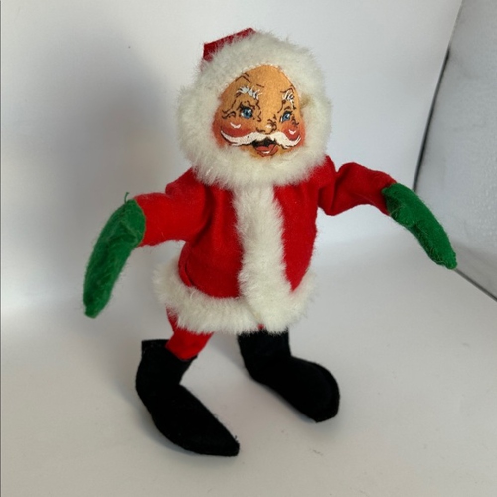 Annalee freestanding Santa with green mittens 1963